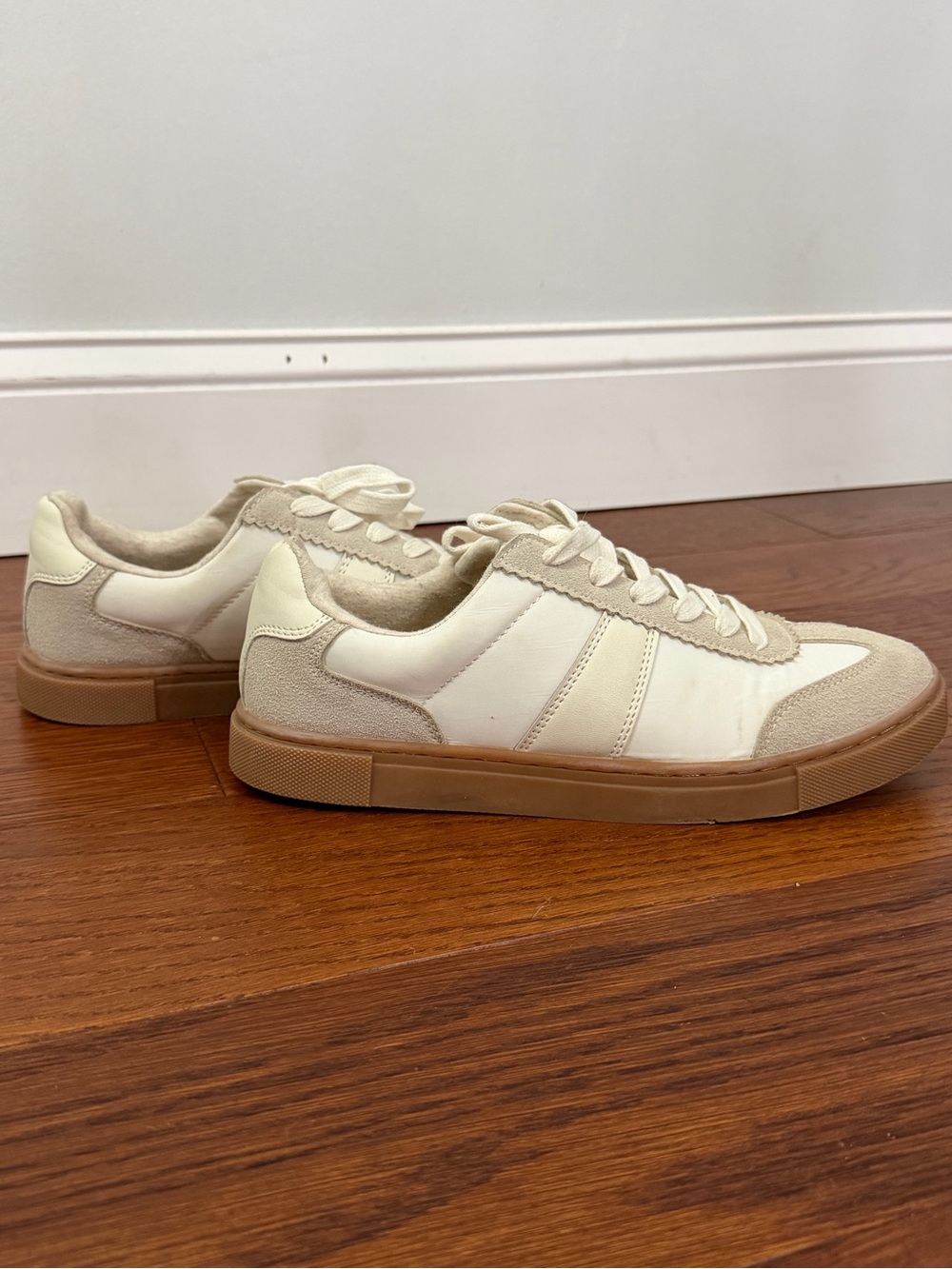 Women’s  Cushionaire Cream & Tan Casual Leather Sneakers
